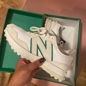 New Balance 327 x Casablanca
